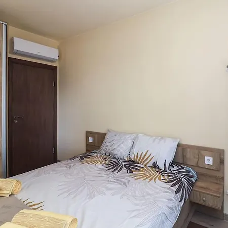 Cherkovna Garage !!! Apartman